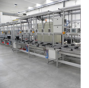 TEST LINES<br><br>Production line for manual assembly of household appliances.<br><br>The line consists of individual work areas where the operator performs limited assembly operations, testing and packaging operations supported by equipment that allows simplification of work